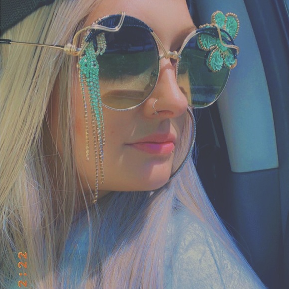 Meet your Posher, Mari - Picture 1 of 3